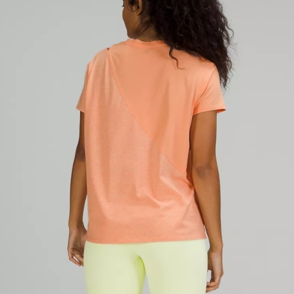 Lululemon LA Relaxed Tee - Picture 2 of 8